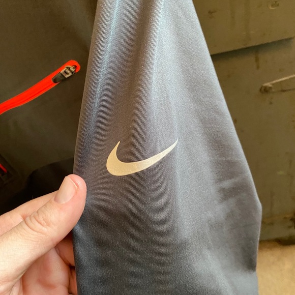 Nike running qtr zip w light insulation. Size L - Picture 4 of 4